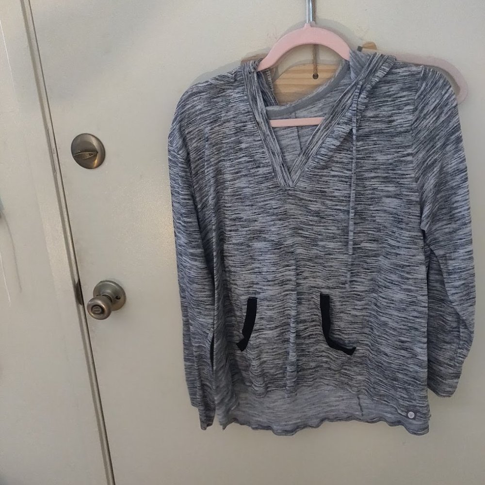 Livi Grey Long Sleeved Cropped Active Shirt